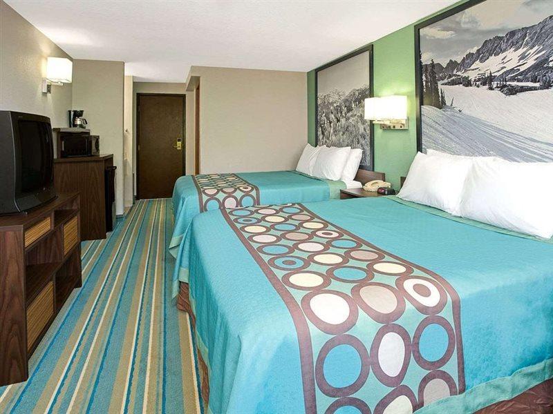 Super 8 By Wyndham Denver Stapleton Bagian luar foto