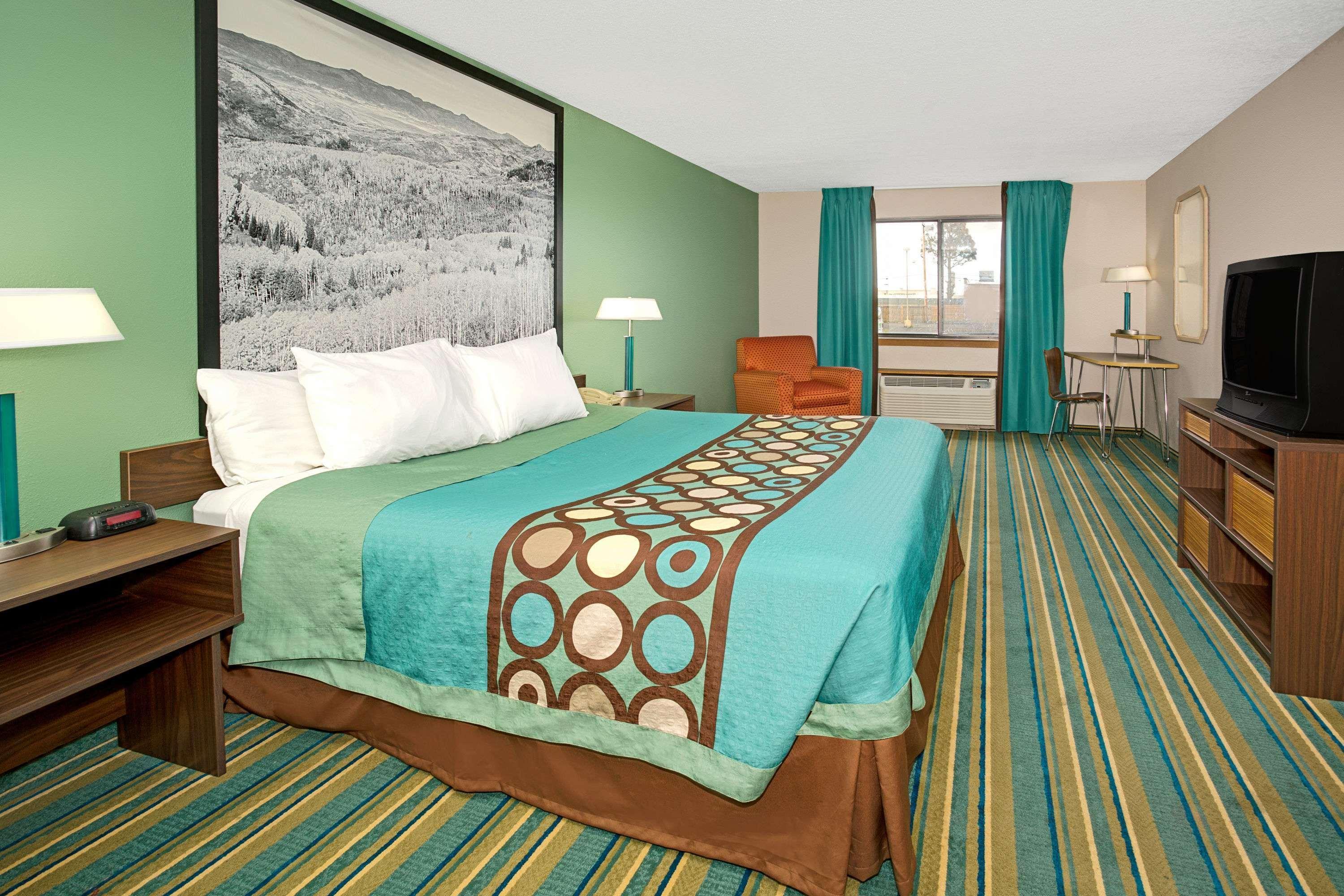 Super 8 By Wyndham Denver Stapleton Bagian luar foto